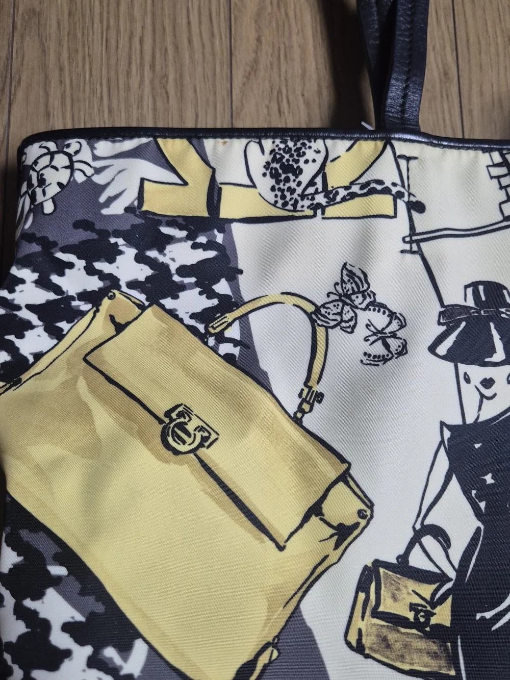 Salvatore Ferragamo Brice Scraf Printed Bag